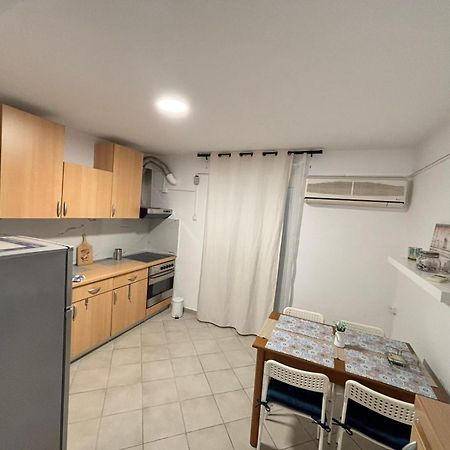 Litsa-Studio Nea Iraklitsa Luaran gambar